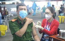 VIDEO: Tiêm mũi 3 vắc-xin ngừa Covid-19 cho 2.000 người ở TP HCM