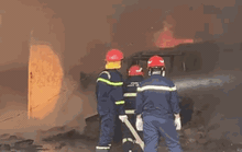 Cháy lớn bao trùm công ty gỗ ở Đồng Nai