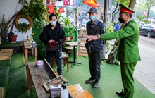 Nhiều chủ cửa hàng ở Hà Nội ngậm ngùi treo biển bán hàng mang về