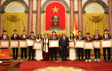 Chủ tịch nước tặng thưởng các học sinh xuất sắc năm 2021