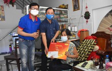 Mai Vàng nhân ái thăm nghệ sĩ ca trù Thanh Hương và nghệ nhân Phương Hậu