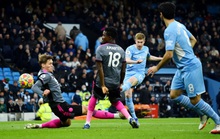 Leicester tặng quà trận cầu 9 bàn, Man City vô địch mùa Đông