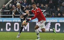 De Gea và Cavani giải cứu, Man United thoát hiểm ở St.James’Park