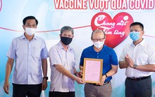 HLV Park Hang-seo ủng hộ quỹ mua vắc-xin ngừa Covid-19