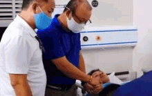 CLIP: HLV Park Hang-seo nắm chặt tay Đỗ Hùng Dũng khi đến bệnh viện thăm học trò