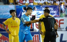 Trọng tài làm nóng V-League