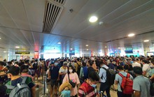 Hành khách tăng đột biến, sân bay Tân Sơn Nhất lại quá tải dịp cuối tuần