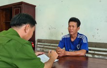 Clip: Đi nhậu về, người đàn ông vô tư bợ cả chục thùng gà