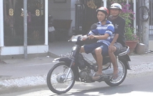 Người dân vùng biên vô tư không đeo khẩu trang khi ra đường