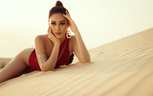 Hoa hậu Khánh Vân khoe hình ảnh nóng bỏng trên đồi cát