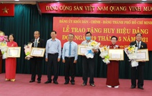 TP HCM trao Huy hiệu Đảng cho 14 đảng viên