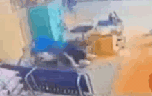 CLIP: Chủ ki-ốt ở chợ đầu mối đang nằm ngủ bất ngờ bị đâm chết