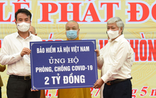 BHXH Việt Nam trao 2 tỉ đồng ủng hộ phòng chống dịch Covid-19