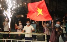 Người dân Đà Nẵng vui mừng dỡ phong tỏa khu vực bar New Phương Đông và chung cư 12T3