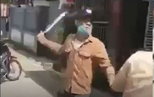 Xôn xao clip nam thanh niên vi phạm giao thông cầm mã tấu dọa chém CSGT