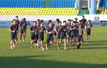 V-League hoãn, tuyển Việt Nam hội quân gấp