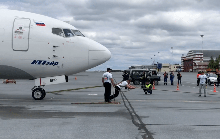 Gấu Siberia kéo máy bay Boeing nặng 40 tấn, phá kỷ lục tại Nga