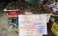 Chợ Tết Đoan Ngọ: Bánh ú nước tro tăng giá sốc, bà nội trợ kêu trời