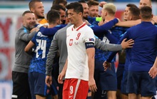 Siêu sao Lewandowski tịt ngòi, Ba Lan thất thủ trước Slovakia