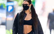 Siêu mẫu Bella Hadid khoe vòng eo săn chắc