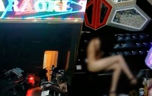 Công khai 20 người vui vẻ cùng 2 tiếp viên khỏa thân giữa đại dịch!