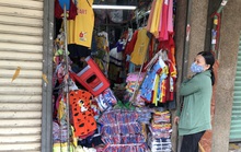 TP HCM: Các sạp chợ bán giày dép, quần áo... đồng loạt đóng cửa để chống dịch