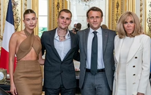 Vợ chồng Justin Bieber gây sốc lúc diện kiến Tổng thống Pháp