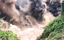 CLIP: Nổ mìn đánh sập 75 hầm vàng trong Vườn Quốc gia Sông Thanh
