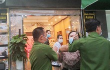 Dựng lại hiện trường phóng viên bị hành hung ở thẩm mỹ viện Minh Châu Asian Luxury