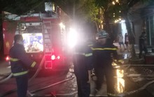 3 nạn nhân kêu cứu ở ban công  ngôi nhà 4 tầng đang bốc cháy