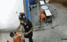 CLIP: Cướp ra tay táo tợn ở Hóc Môn, TP HCM