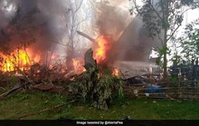 Philippines: Máy bay quân sự hạ cánh trượt đường băng, bốc cháy dữ dội