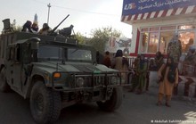 Taliban áp sát thủ đô Afghanistan, liên tục thả tội phạm