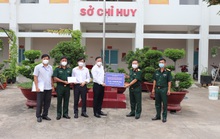 Chánh Văn phòng Thành ủy TP HCM thăm, tặng quà ở Bình Tân