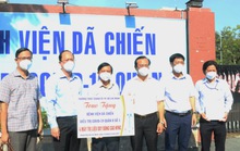 Phó Bí thư Thành ủy TP HCM Nguyễn Hồ Hải thăm, tặng quà Bệnh viện dã chiến điều trị Covid-19 quận 8 số 1
