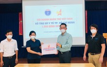 Sở Y tế TP HCM tiếp nhận 1.000 bình oxy 40 lít do Hội doanh nhân trẻ trao tặng