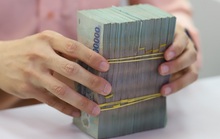 Vì sao các ngân hàng đua nhau miễn phí dịch vụ?