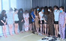 13 cô gái trẻ cùng 9 người đàn ông bay lắc ma túy trong quán karaoke lúc dịch Covid-19