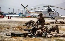 Mỹ trút đòn giáng trả sau vụ đánh bom đẫm máu ở sân bay Kabul