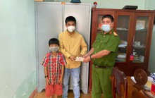 Cậu bé chăn bò nhặt được gần 19 triệu đồng, tìm người trả lại