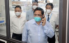 Thủ tướng Phạm Minh Chính kiểm tra đột xuất các điểm nóng về dịch Covid-19 ở Hà Nội