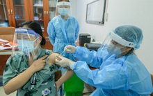 CLIP: Hơn 1.000 thai phụ ở Hà Nội được tiêm vắc-xin Covid-19