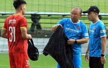 Đội tuyển Việt Nam đội mưa rèn luyện trước trận đại chiến với tuyển Trung Quốc