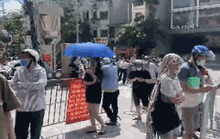 CLIP: Hàng trăm người đội nắng, xếp hàng chờ hàng giờ để được mua bánh trung thu