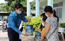 Đà Nẵng: Tặng quà Trung thu cho con công nhân