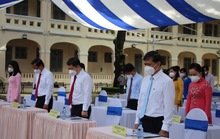 Mặc niệm bệnh nhân mất vì Covid-19 trong lễ khai giảng đặc biệt tại TP HCM
