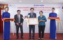Bệnh viện Thẩm mỹ JW Hàn Quốc TP HCM đón nhận Huân chương Lao động hạng ba