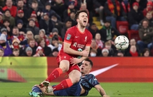 Sao Nhật Bản bị báo Anh chê tan nát, Liverpool mất thắng Arsenal