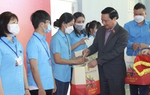 Công nhân khắp nơi vui Tết sum vầy