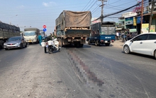 Rùng mình cảnh 1 người bị xe tải kéo lê hàng chục mét tử vong ở Đồng Nai